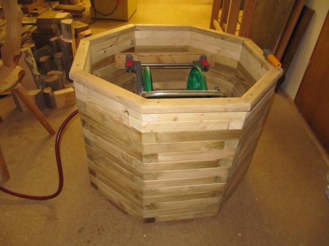 Gartenschlauchaufbewahrung - Bauanleitung zum Selberbauen - 1-2-do.com