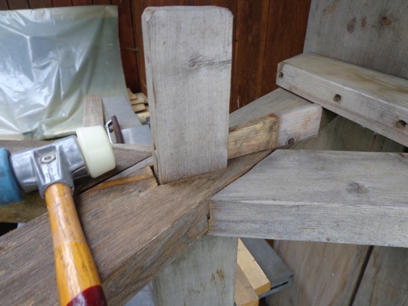 Austausch der Beine eines Gartentisches - Bauanleitung zum Selberbauen